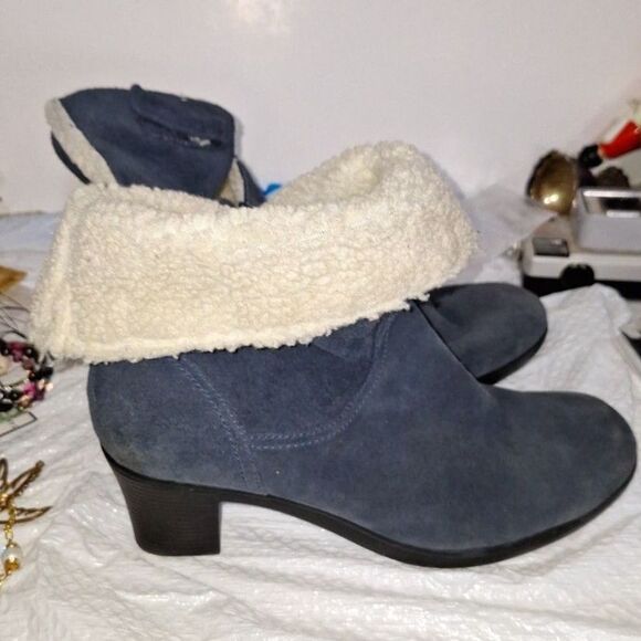 Clark's Women's Heeled Boots Blue Suede Fleece Lined Winter Fashion Size 10 - Picture 4 of 9